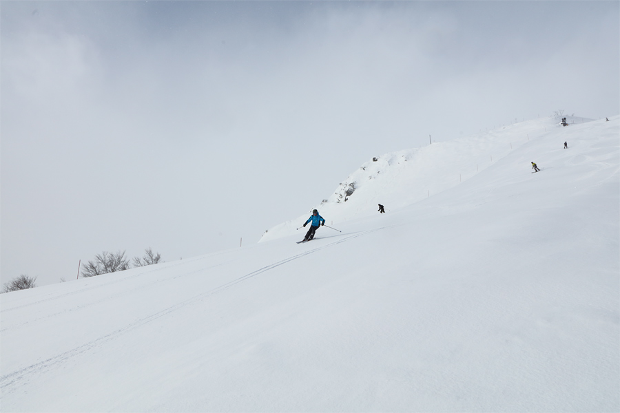 340 cm / Snow Clouds