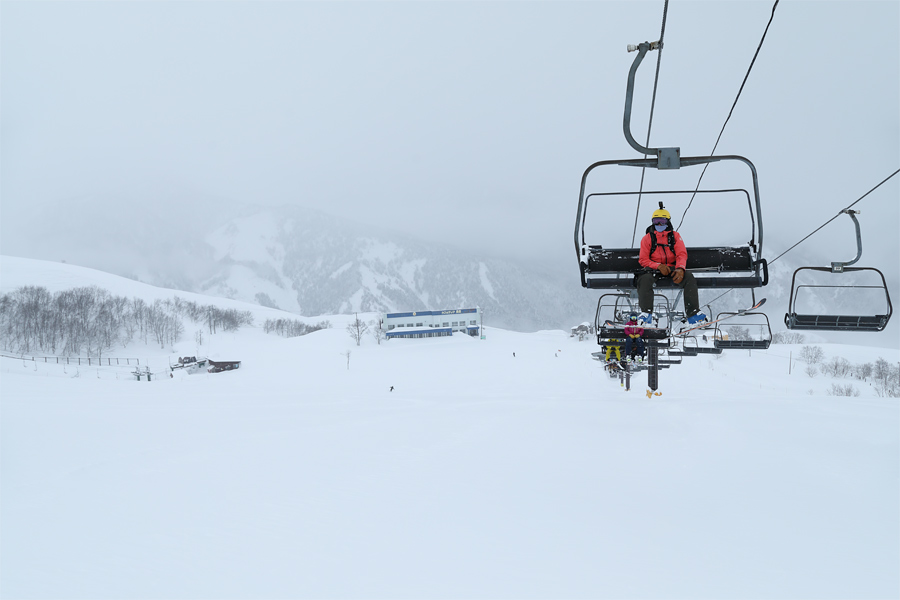 610 cm / Snow Flurries